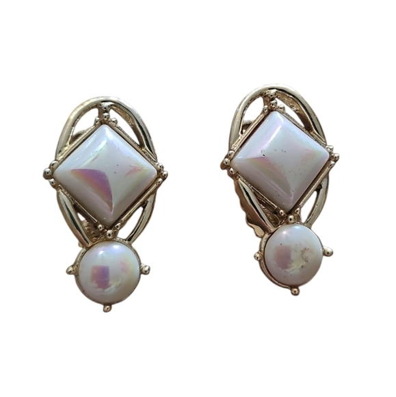 Elegant Irridescent Thermoset and Gold Earrings - Picture 3 of 8